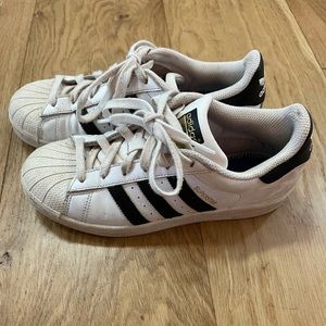 Women’s adidas tennis shoes